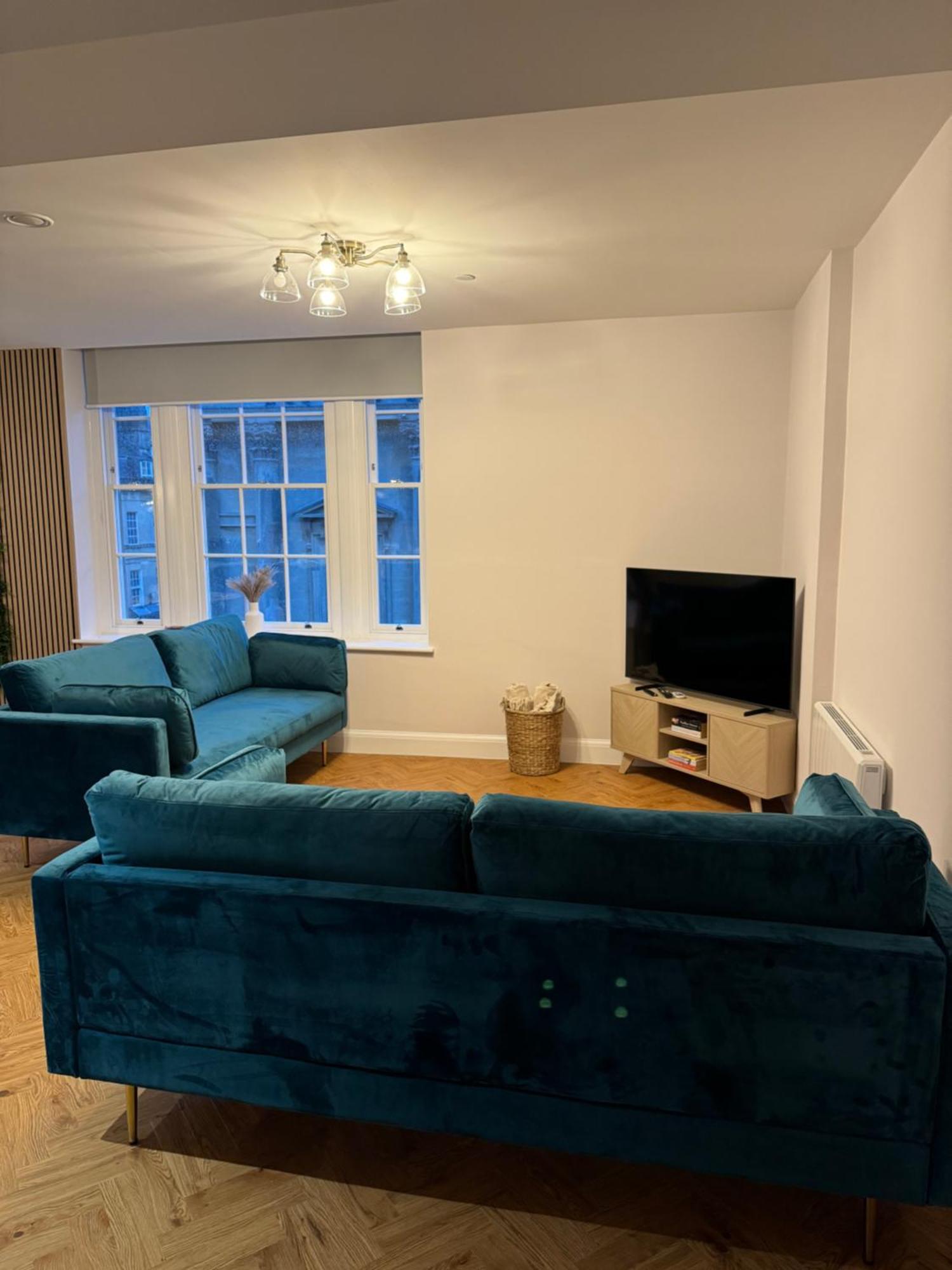 Haus Of Sulis, City Centre Apartment With Lift Access Bath Eksteriør bilde