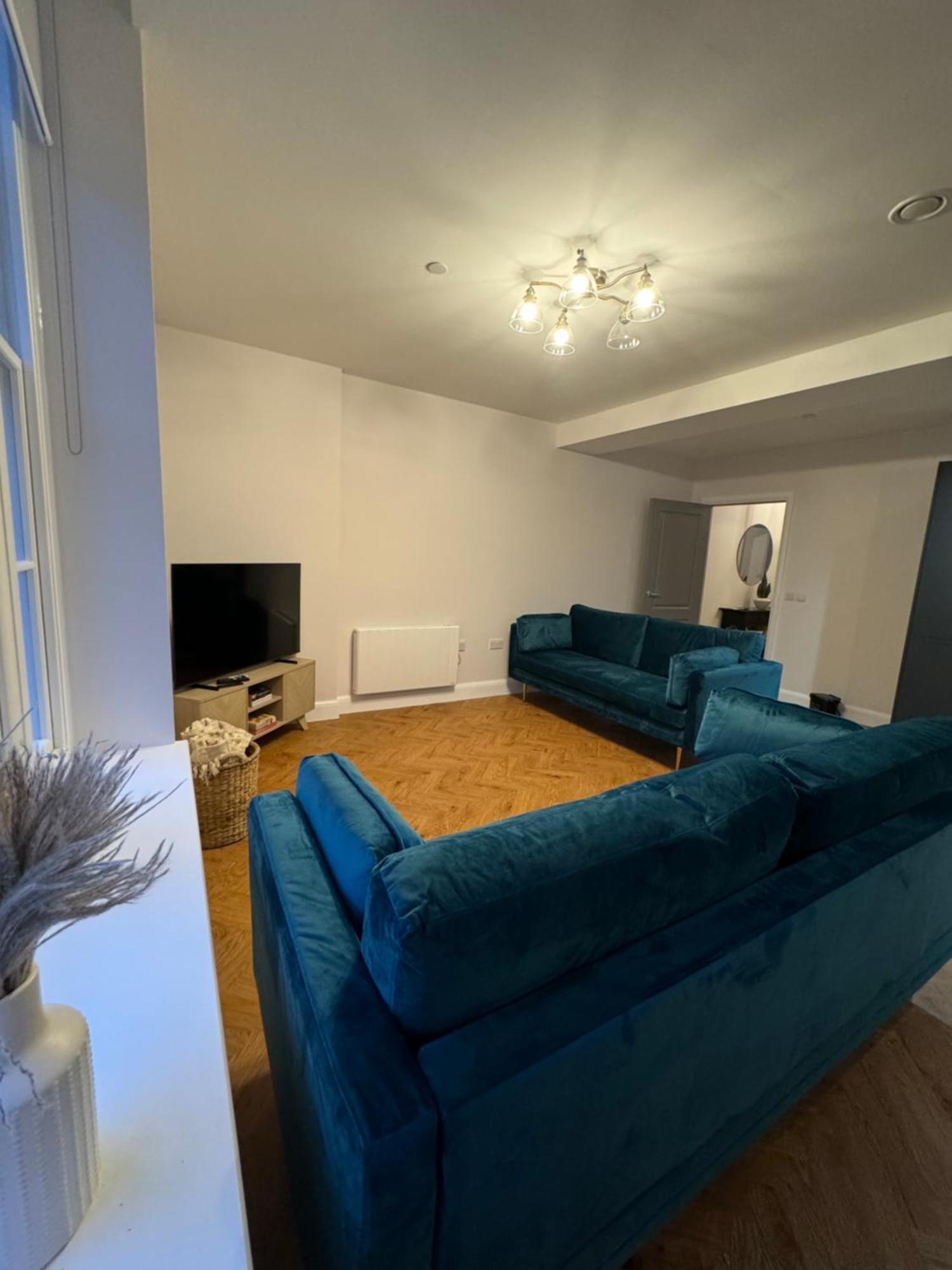 Haus Of Sulis, City Centre Apartment With Lift Access Bath Eksteriør bilde