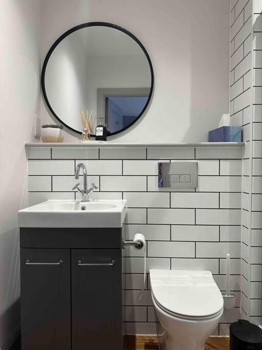Haus Of Sulis, City Centre Apartment With Lift Access Bath Eksteriør bilde