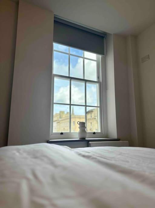 Haus Of Sulis, City Centre Apartment With Lift Access Bath Eksteriør bilde