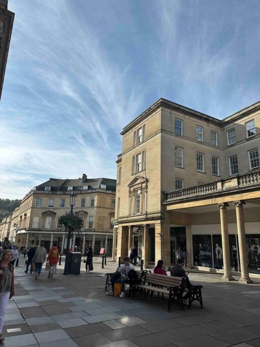 Haus Of Sulis, City Centre Apartment With Lift Access Bath Eksteriør bilde