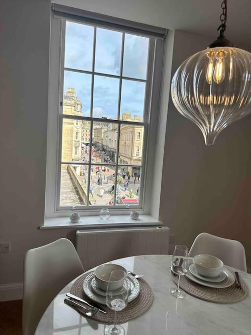 Haus Of Sulis, City Centre Apartment With Lift Access Bath Eksteriør bilde
